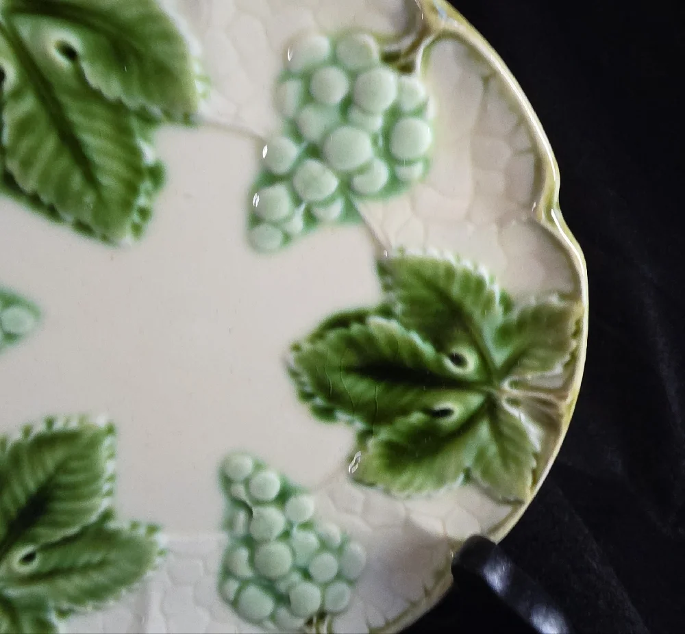 VTG Majolica Green Grapes and Leaves 1920-33 Czechoslovakia #830 7” Salad Plate